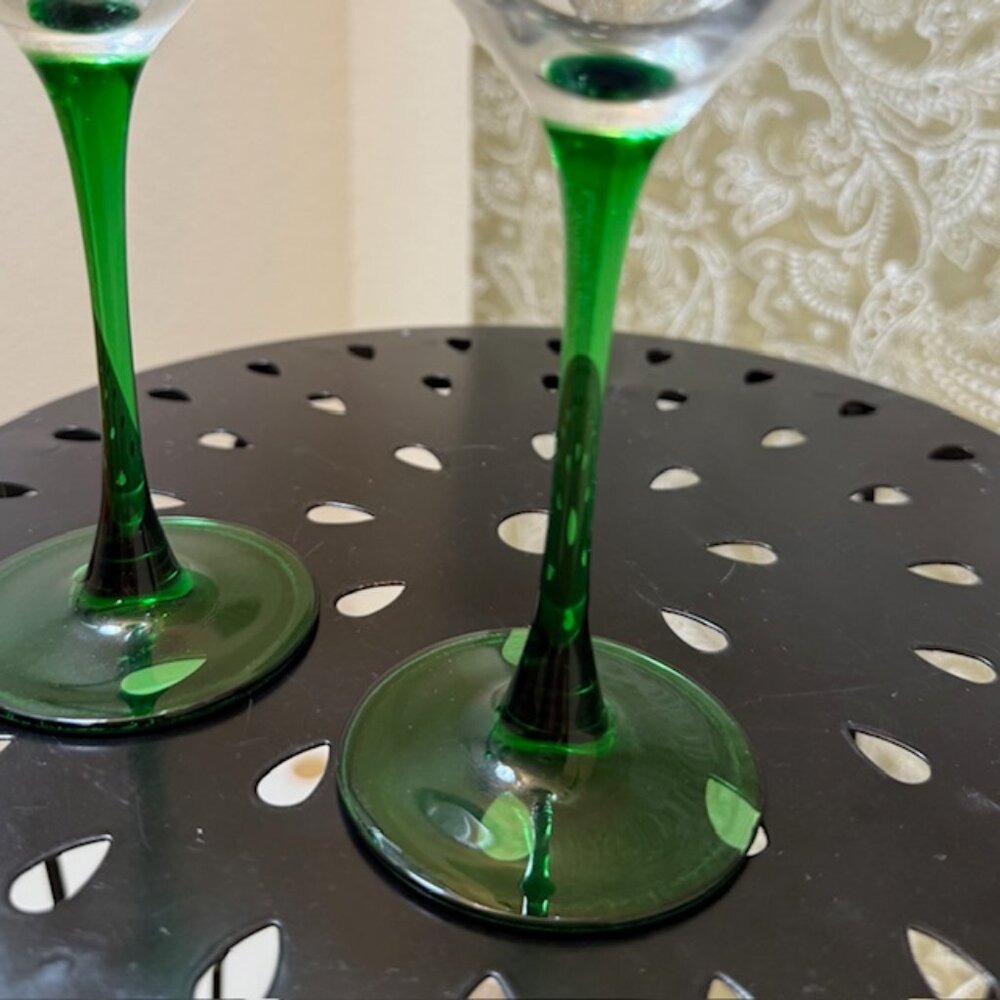 Vintage Luminarc Made in France Green Stemmed Wine Glasses pair 6 oz, pour - Picture 3 of 11